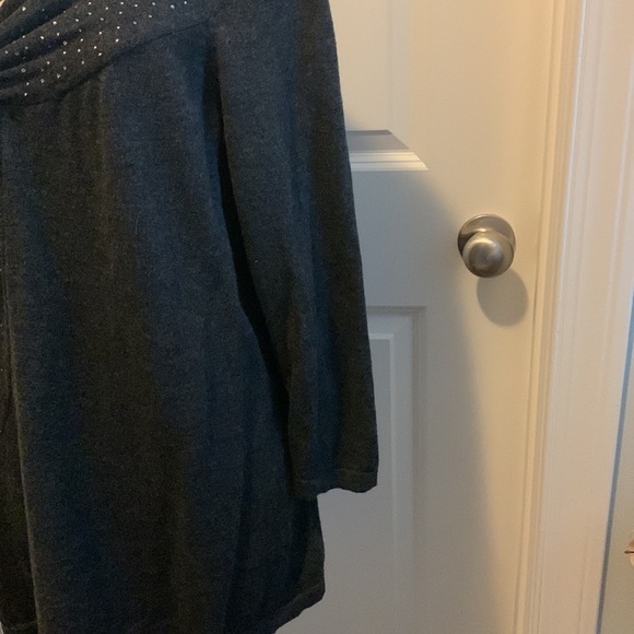 Woman’s dark grey sweater with twist v neckline. - Picture 4 of 8